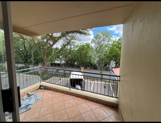 2 BEDROOM APARTMENT RENTED IN BRYANSTON